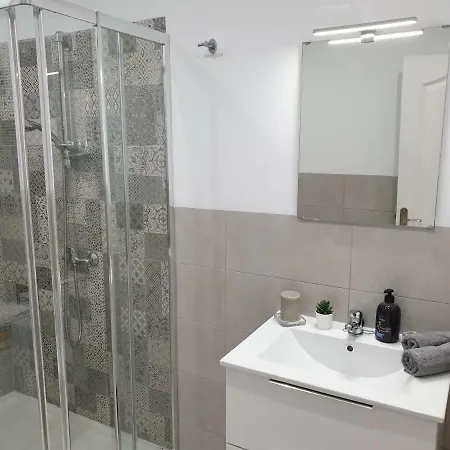 Appartamento Casa Flores With Heated Pool, Only 490 Meters To The Beach, Balcony, Wifi Arona (Tenerife)