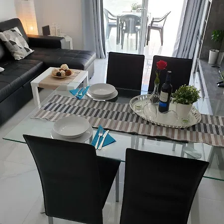 Appartamento Casa Flores With Heated Pool, Only 490 Meters To The Beach, Balcony, Wifi