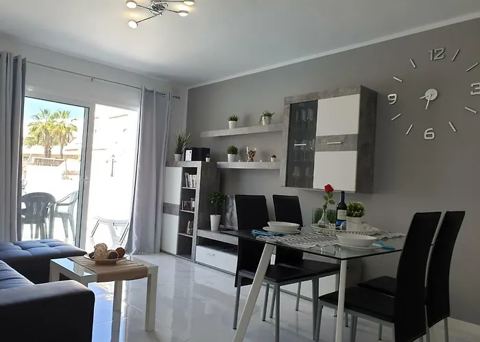 Casa Flores With Heated Pool, Only 490 Meters To The Beach, Balcony, Wifi דירה
