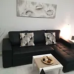 Apartmán Casa Flores With Heated Pool, Only 490 Meters To The Beach, Balcony, Wifi