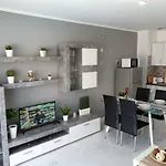 Casa Flores With Heated Pool, Only 490 Meters To The Beach, Balcony, Wifi Apartmán Arona (Tenerife)