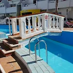 아파트 Casa Flores With Heated Pool, Only 490 Meters To The Beach, Balcony, Wifi