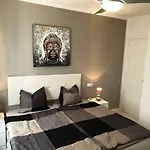Apartmán Casa Flores With Heated Pool, Only 490 Meters To The Beach, Balcony, Wifi Arona (Tenerife)