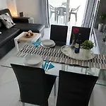 Apartmán Casa Flores With Heated Pool, Only 490 Meters To The Beach, Balcony, Wifi