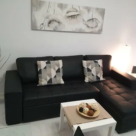 Апартаменты Casa Flores With Heated Pool, Only 490 Meters To The Beach, Balcony, Wifi