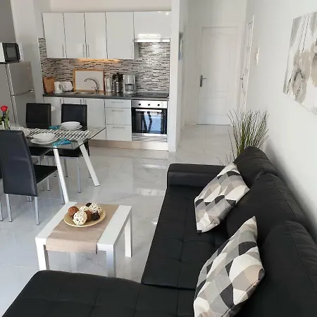 Casa Flores With Heated Pool, Only 490 Meters To The Beach, Balcony, Wifi *