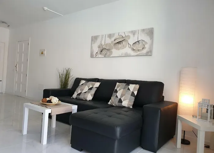 Apartment Casa Flores With Heated Pool, Only 490 Meters To The Beach, Balcony, Wifi Arona (Tenerife)