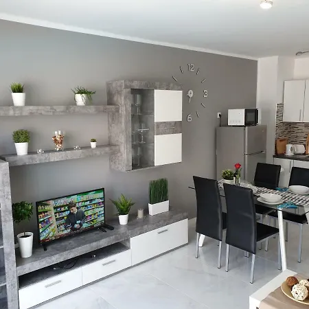Casa Flores With Heated Pool, Only 490 Meters To The Beach, Balcony, Wifi Appartement Arona (Tenerife)