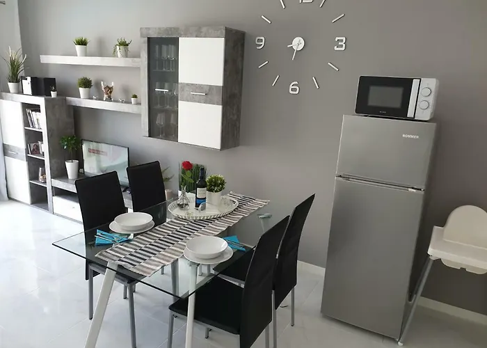 Apartment Casa Flores With Heated Pool, Only 490 Meters To The Beach, Balcony, Wifi *